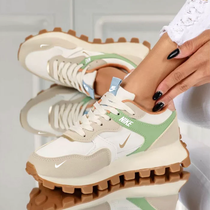 Turnschuhe für Frauen